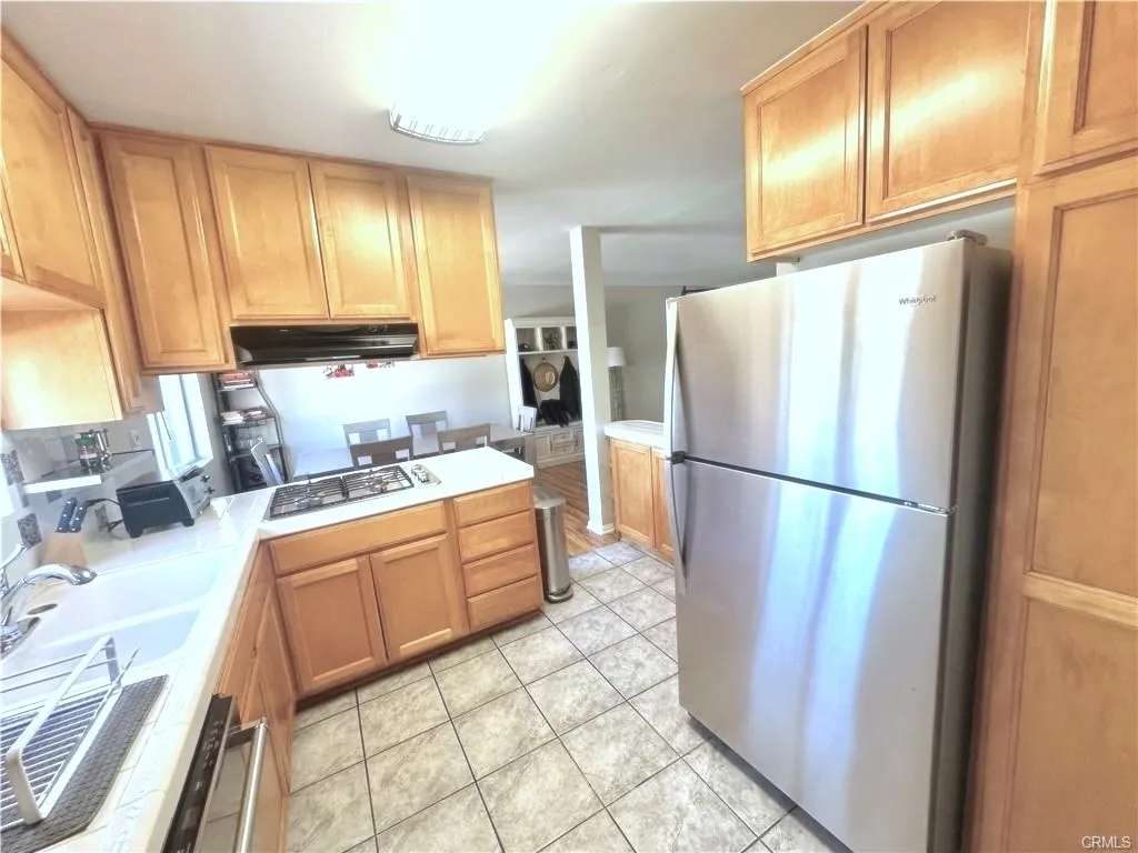 Sherman Oaks, California 91423, United States, 2 Bedrooms Bedrooms, ,2 BathroomsBathrooms,Residential,Active,200149