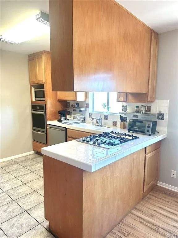 Sherman Oaks, California 91423, United States, 2 Bedrooms Bedrooms, ,2 BathroomsBathrooms,Residential,Active,200149