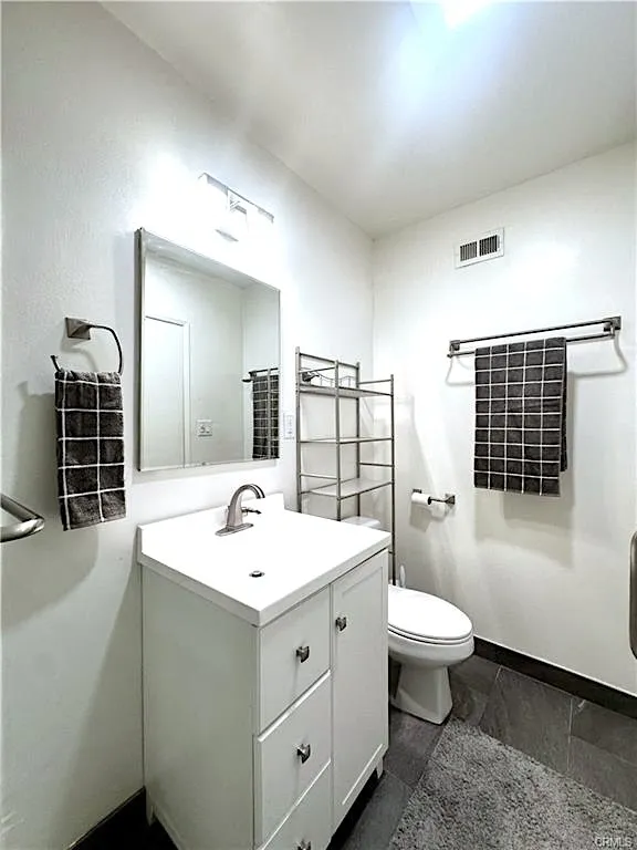 Sherman Oaks, California 91423, United States, 2 Bedrooms Bedrooms, ,2 BathroomsBathrooms,Residential,Active,200149