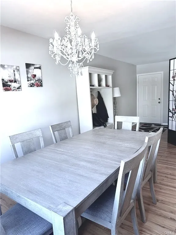 Sherman Oaks, California 91423, United States, 2 Bedrooms Bedrooms, ,2 BathroomsBathrooms,Residential,Active,200149