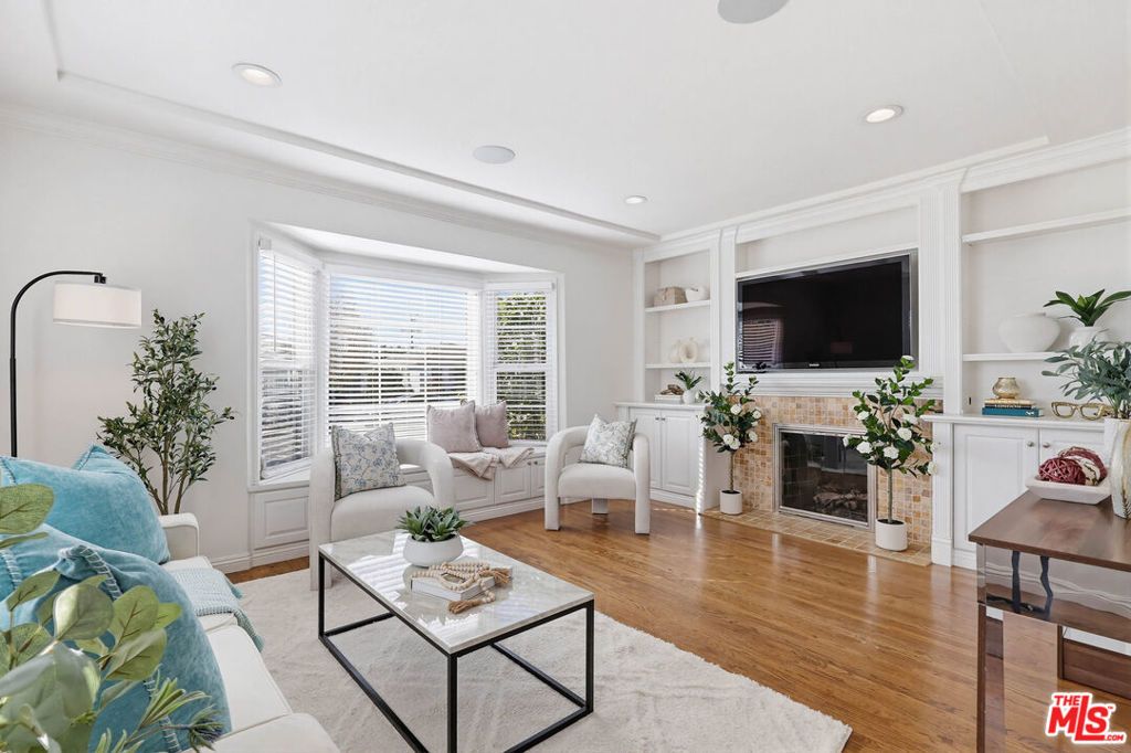 Photo of 8344 Kenyon Avenue, Los Angeles, CA 90045 (MLS # 25628661)