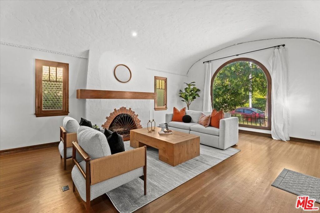 Photo of 1159 S Sierra Bonita Avenue, Los Angeles, CA 90019 (MLS # 26667405)