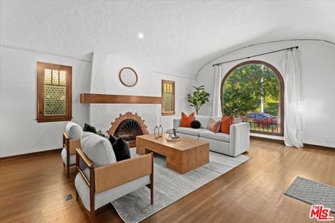 Photo of 1159 S Sierra Bonita Avenue, Los Angeles, CA 90019 (MLS # 26667405)