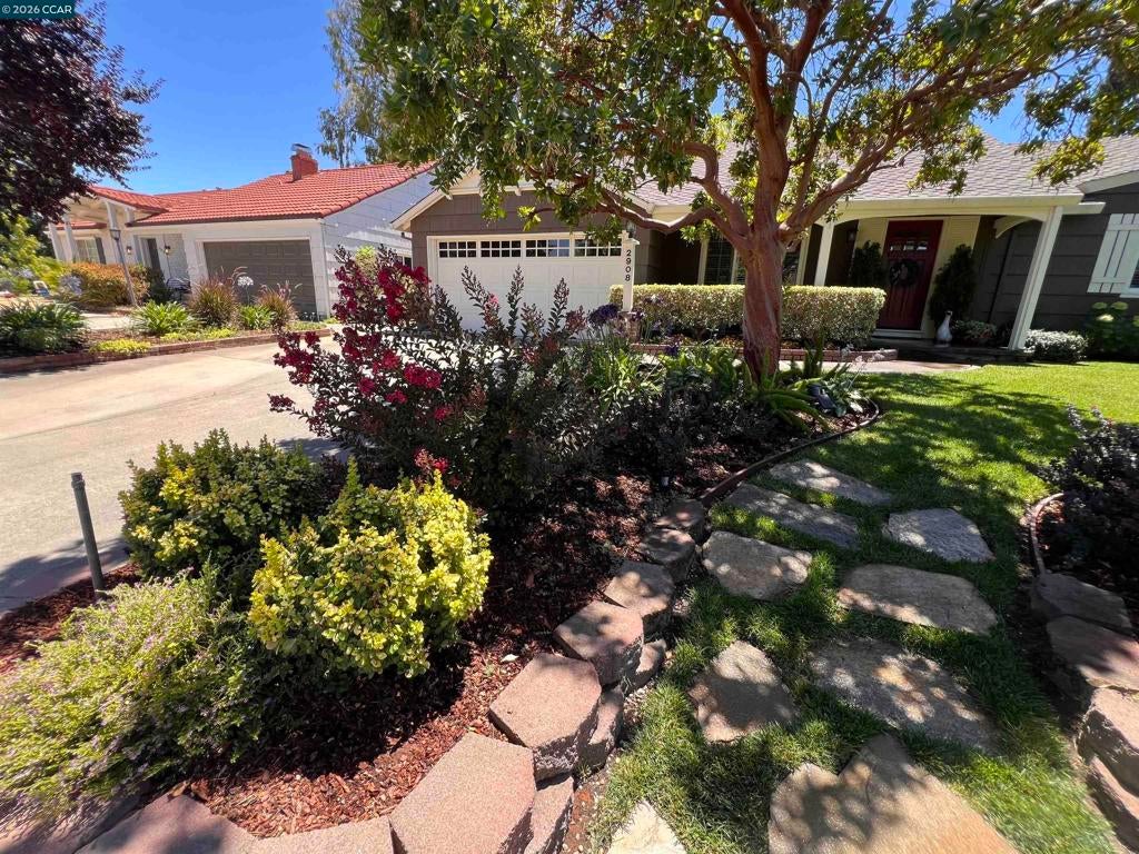 2908 Leta Ln