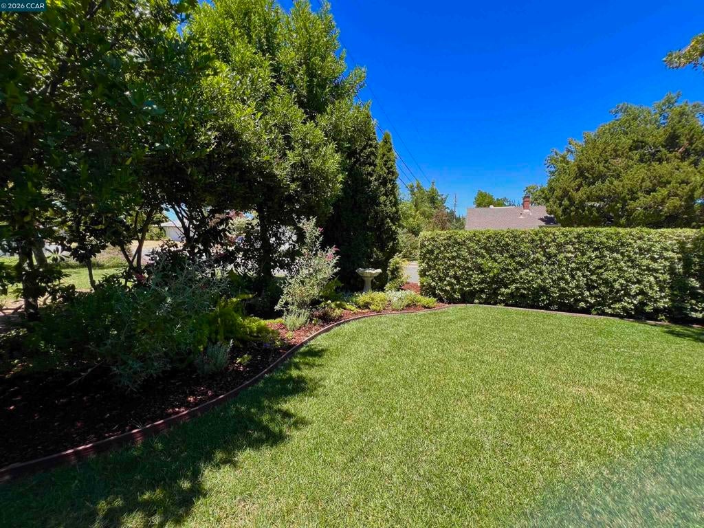 2908 Leta Ln