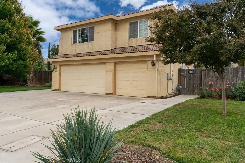 Chowchilla, California 93610, United States, 5 Bedrooms Bedrooms, ,3 BathroomsBathrooms,Residential,Active,235403