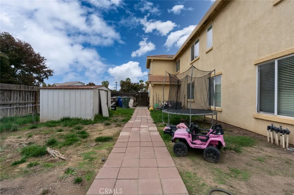 Chowchilla, California 93610, United States, 5 Bedrooms Bedrooms, ,3 BathroomsBathrooms,Residential,Active,235403