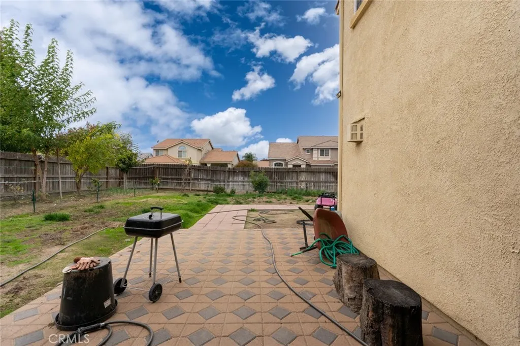 Chowchilla, California 93610, United States, 5 Bedrooms Bedrooms, ,3 BathroomsBathrooms,Residential,Active,235403