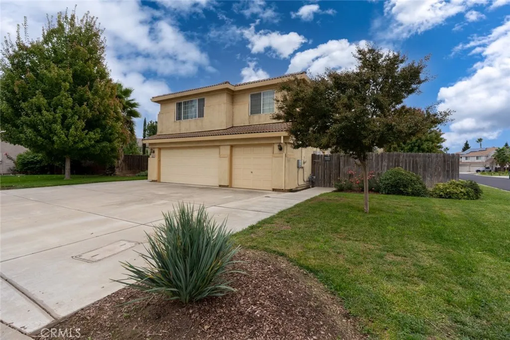 Chowchilla, California 93610, United States, 5 Bedrooms Bedrooms, ,3 BathroomsBathrooms,Residential,Active,235403