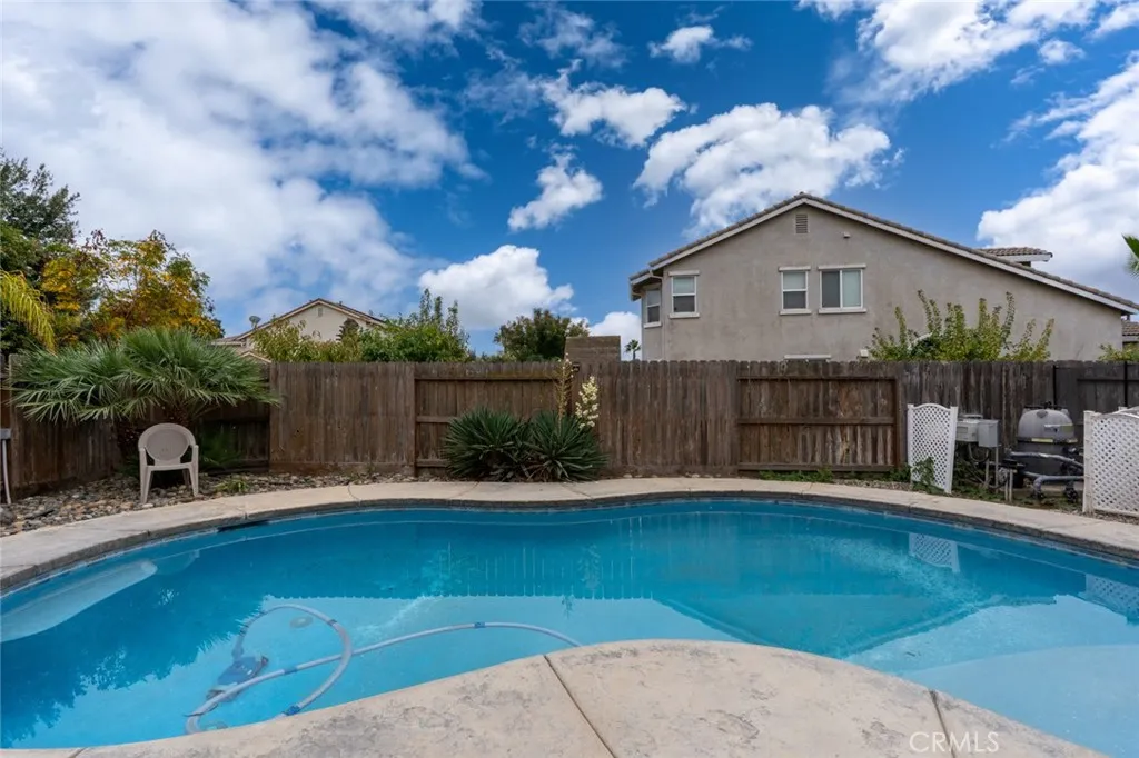 Chowchilla, California 93610, United States, 5 Bedrooms Bedrooms, ,3 BathroomsBathrooms,Residential,Active,235403