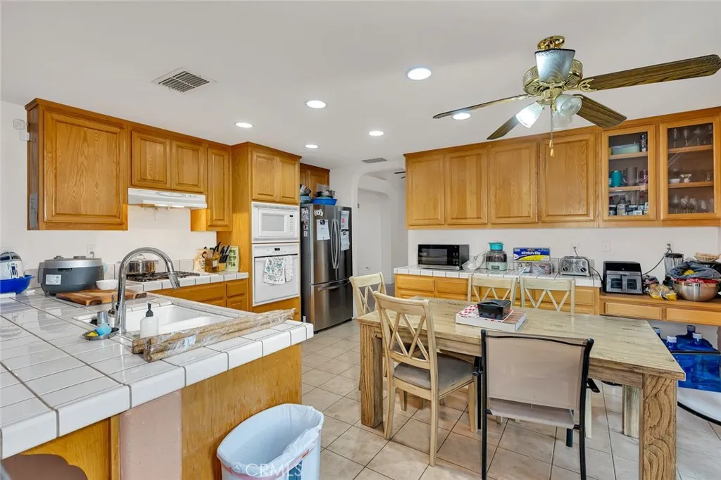 Chowchilla, California 93610, United States, 5 Bedrooms Bedrooms, ,3 BathroomsBathrooms,Residential,Active,235403