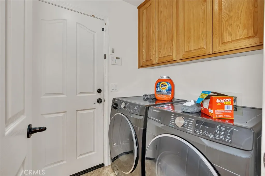 Chowchilla, California 93610, United States, 5 Bedrooms Bedrooms, ,3 BathroomsBathrooms,Residential,Active,235403