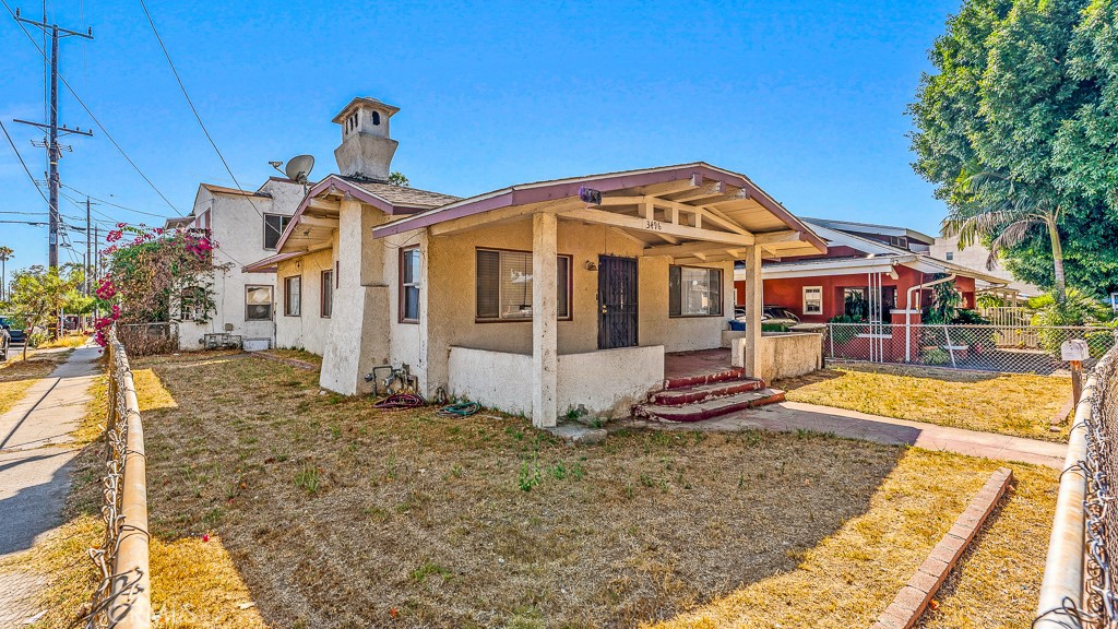 BOYLE HEIGHTS TRIPLEX- LIVE, INVEST, AND GROW!
Unlock the perfect blend of comfort and opportunity with this 3-unit property in the heart of Boyle Heights. The front home offers 3 beds / 1 bath, the second unit features 2 beds/ 2 baths and the third unit provides a cozy 1 bed/ 1. Ideal for FHA buyers - live in one and let the others help pay your mortgage- or hold as a strong income property with great rental demand. Located just minutes from Downtown L.A., the Arts District, and major freeways. This triplex sits in one of LA's fastest-growing neighborhoods. Don't miss this rare opportunity to own in a vibrant community where growth and value are on your side!