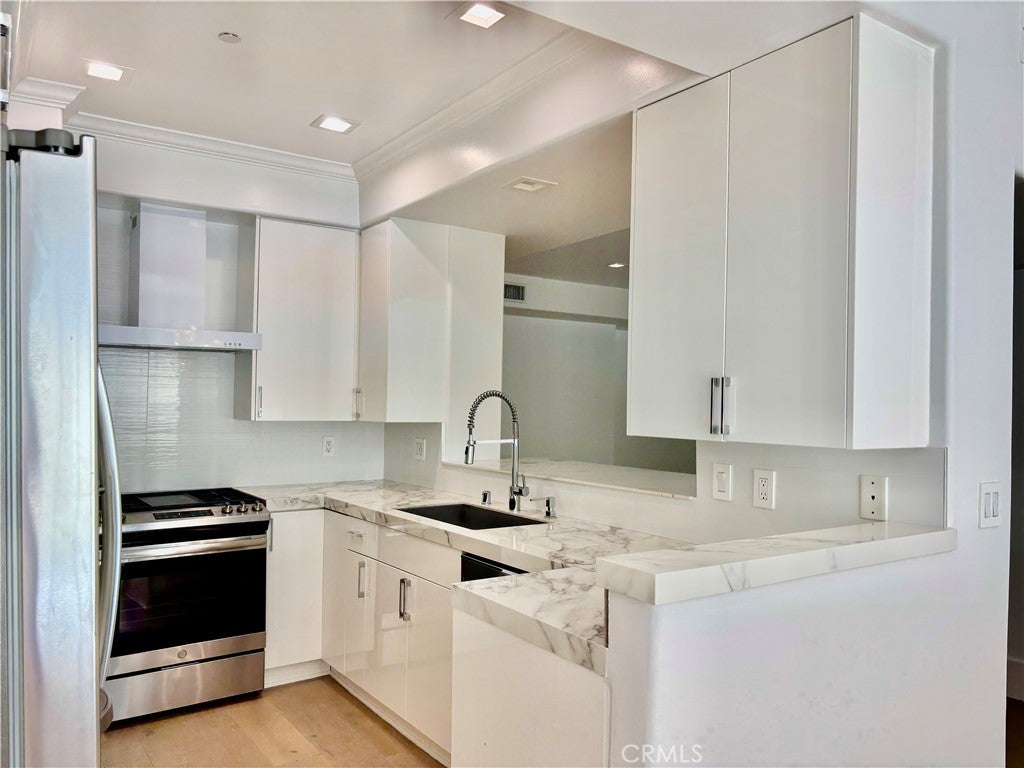 1861 Veteran Avenue 101