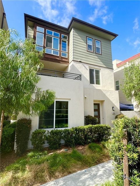 Photo of 168 stage, Irvine, CA 92618 (MLS # TR25239065)