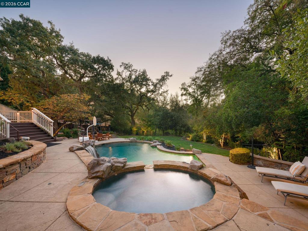 1 Brooktree Dr