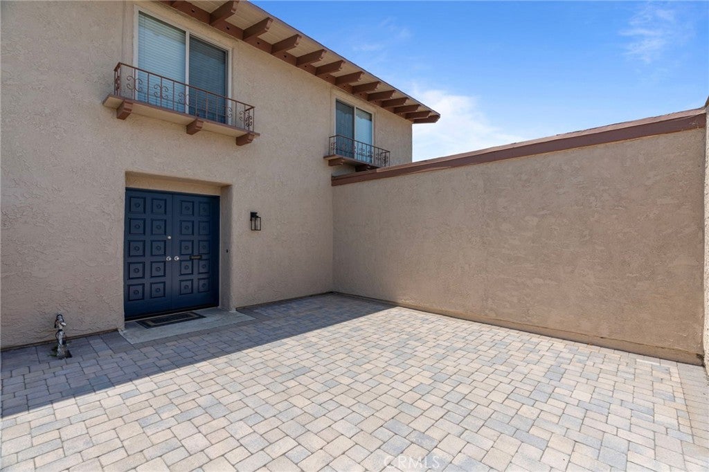 1708 E Cyrene