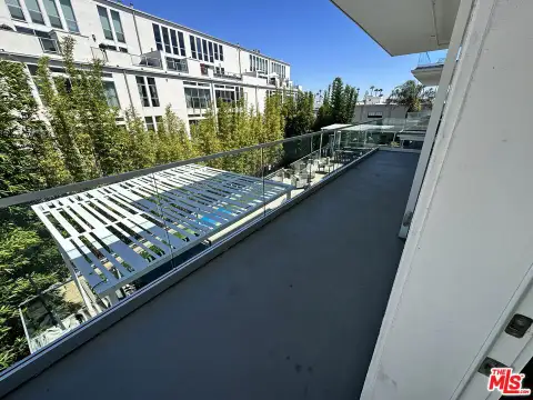MLS: 26863627