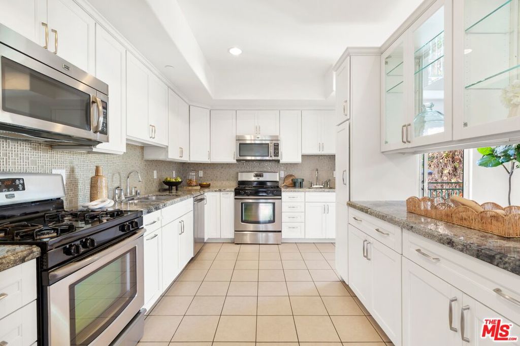 822 N Mccadden Place