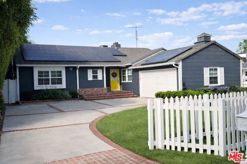 Photo of 15831 Moorpark Street, Encino, CA 91436 (MLS # 26827551)