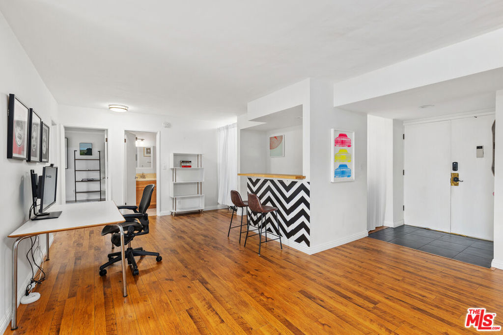 5950 Buckingham 305