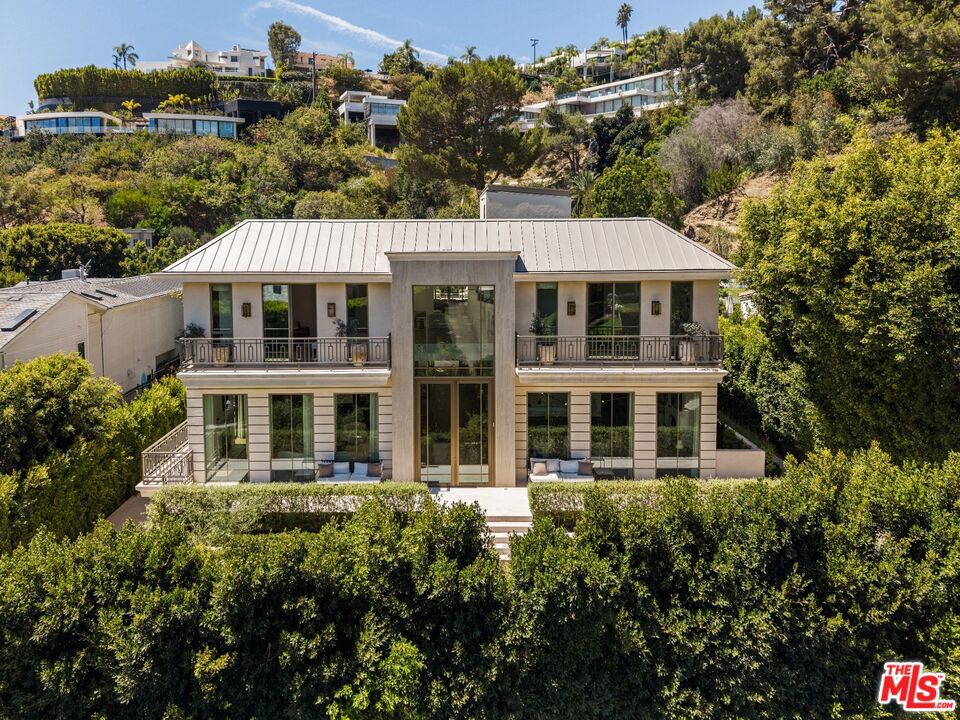 Photo of 1395 N Doheny Drive, Los Angeles, CA 90069 (MLS # 26875269)