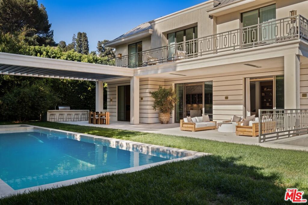 1395 N Doheny Drive