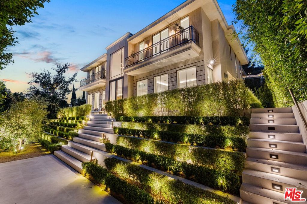 Photo of 1395 N Doheny Drive, Los Angeles, CA 90069 (MLS # 26875269)