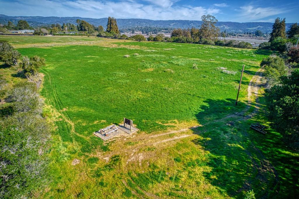 571 Calabasas Road