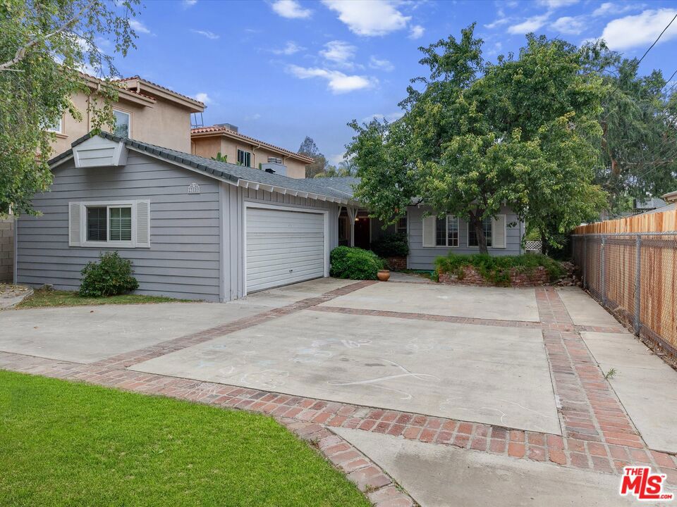 23109 MARIANO Street