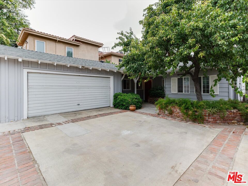 23109 MARIANO Street