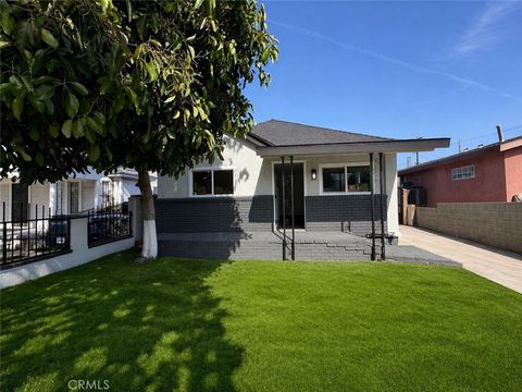 Photo of 5340 6th Ave Ave, Los Angeles, CA 90043 (MLS # DW26087218)