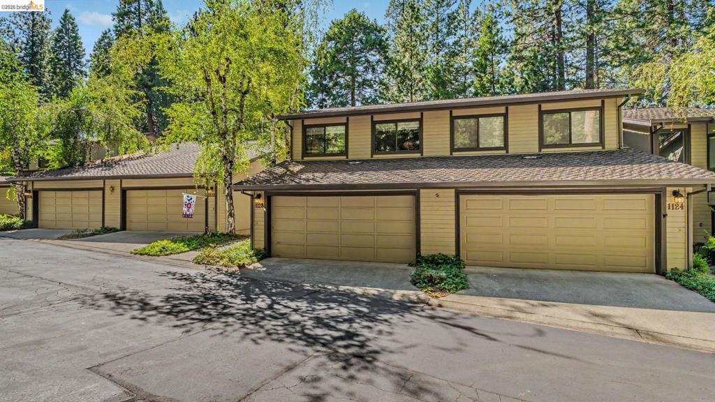 1128 Fairway Ct