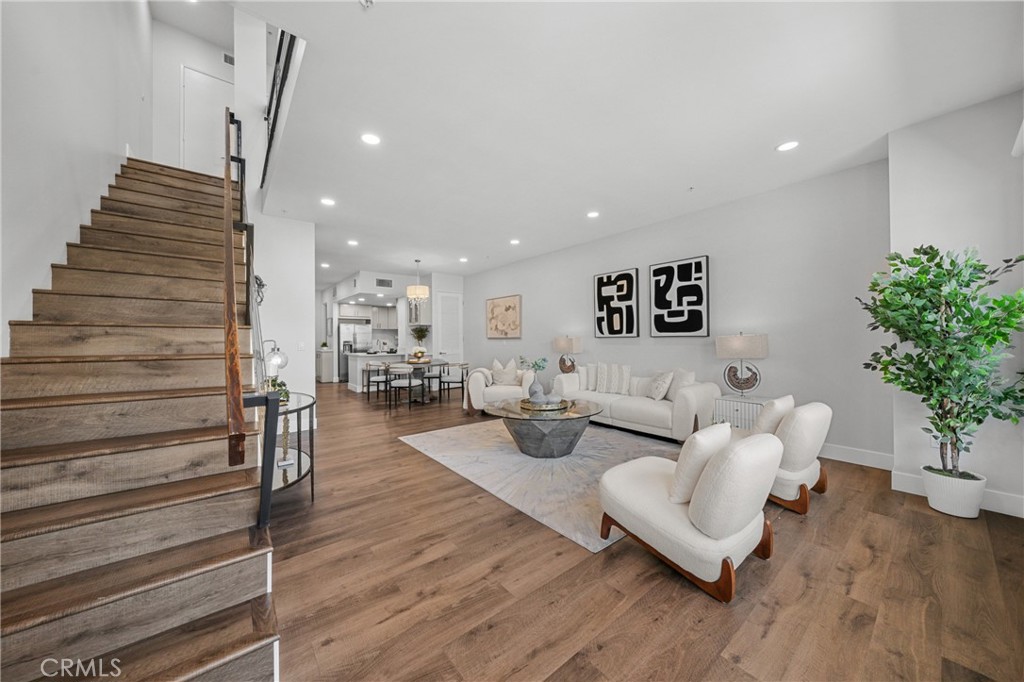 1401 Mission Street 208