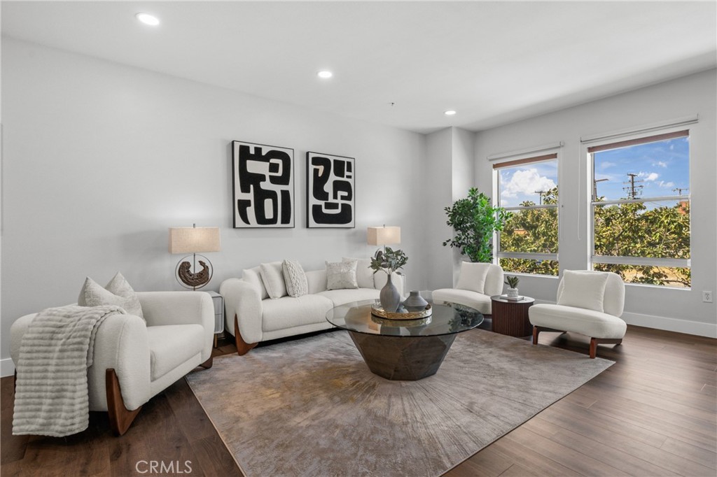 1401 Mission Street 208