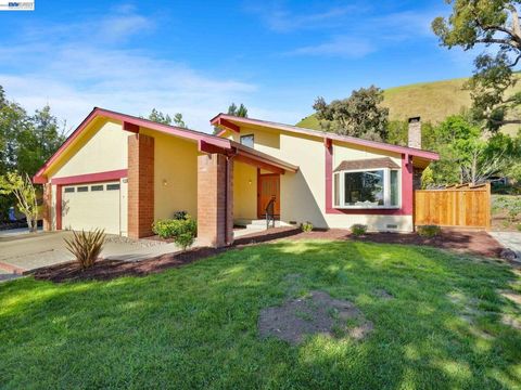 Photo of 38590 Canyon Heights Dr Dr, Fremont, CA 94536 (MLS # 41127452)