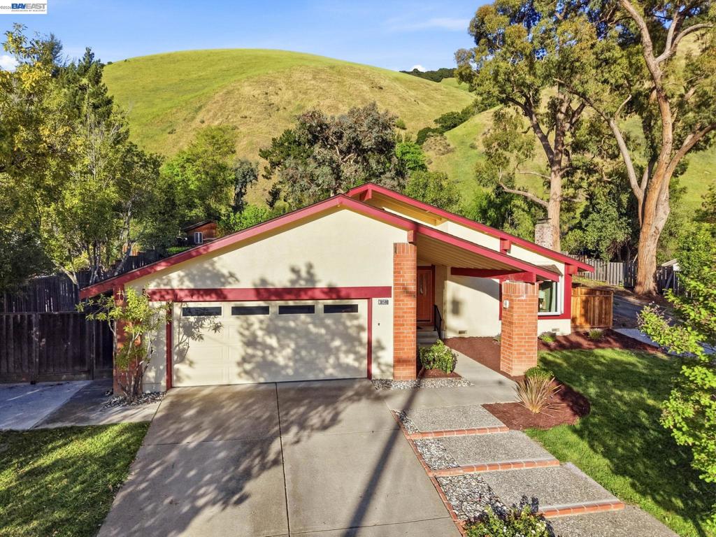 38590 Canyon Heights Dr