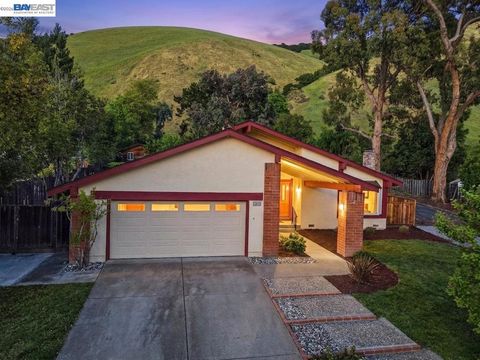 Photo of 38590 Canyon Heights Dr Dr, Fremont, CA 94536 (MLS # 41127452)