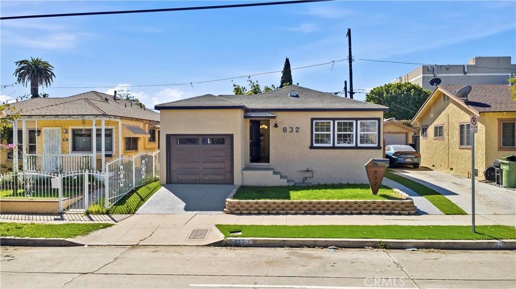 Photo of 832 W 98th St, Los Angeles, CA 90044 (MLS # WS26057782)