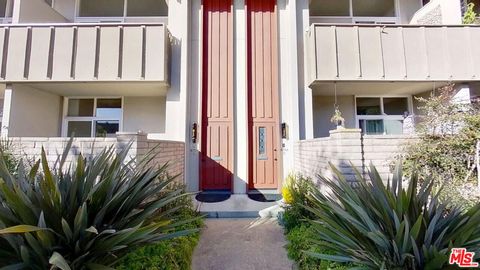 Photo of 4754 La Villa Marina #C, Marina Del Rey, CA 90292 (MLS # 26828767)