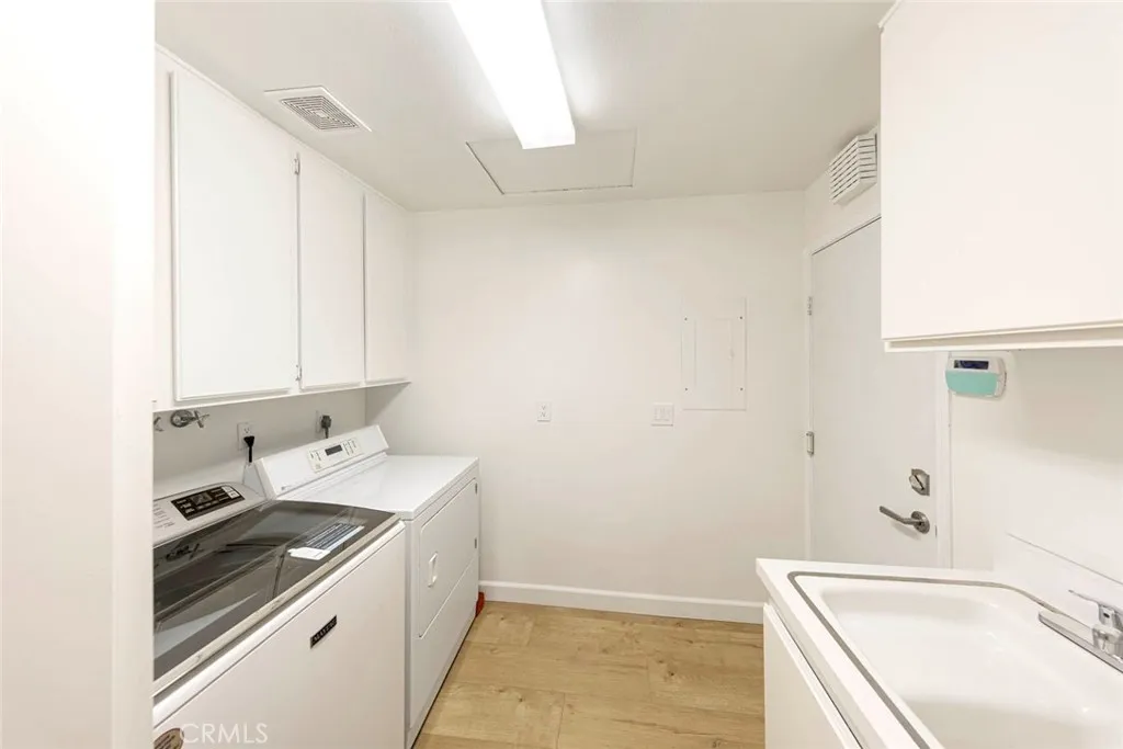 Newport Beach, California 92660, United States, 3 Bedrooms Bedrooms, ,3 BathroomsBathrooms,Residential,Active,153365