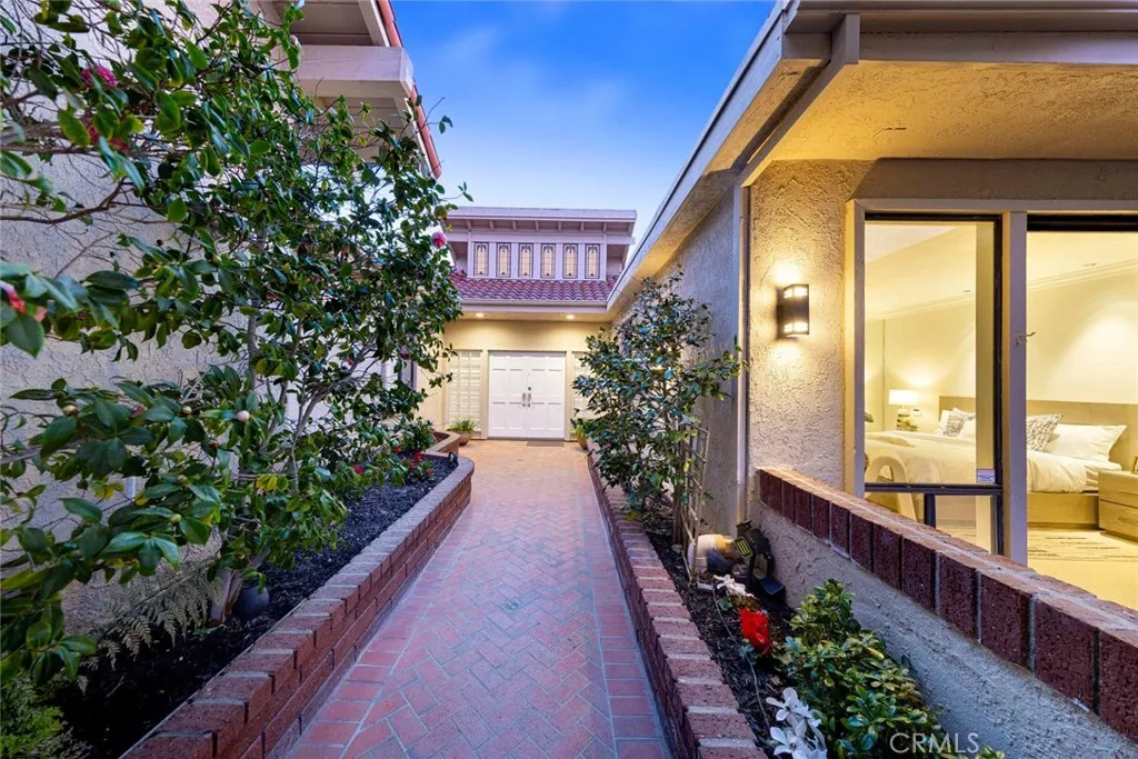 Newport Beach, California 92660, United States, 3 Bedrooms Bedrooms, ,3 BathroomsBathrooms,Residential,Active,153365