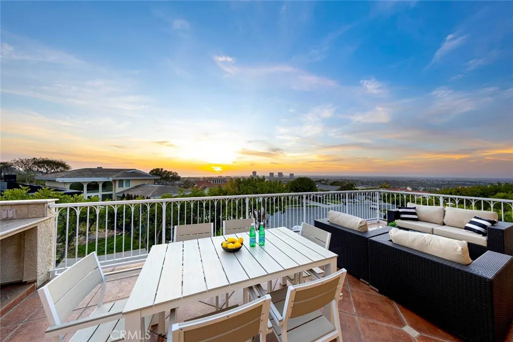 Newport Beach, California 92660, United States, 3 Bedrooms Bedrooms, ,3 BathroomsBathrooms,Residential,Active,153365