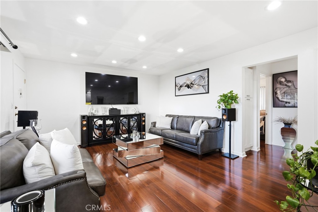 2502 Manhattan Beach 1