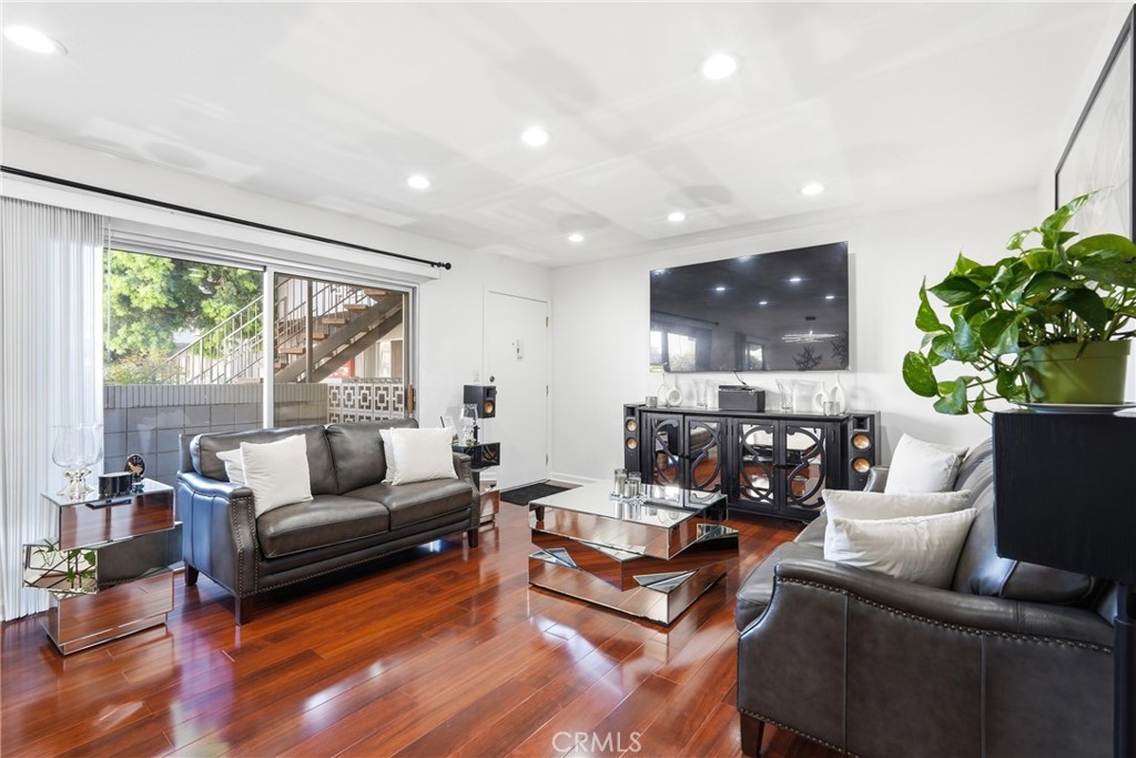 2502 Manhattan Beach 1