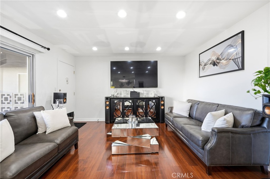 2502 Manhattan Beach 1