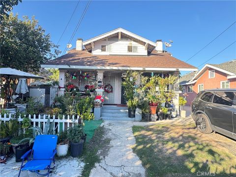 Photo of 927 W 48th Street, Los Angeles, CA 90037 (MLS # WS25272861)