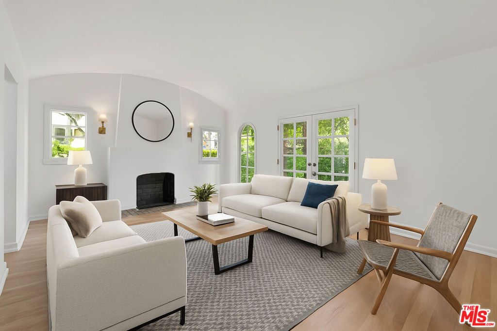 Photo of 953 N Martel Avenue, Los Angeles, CA 90046 (MLS # 25569531)