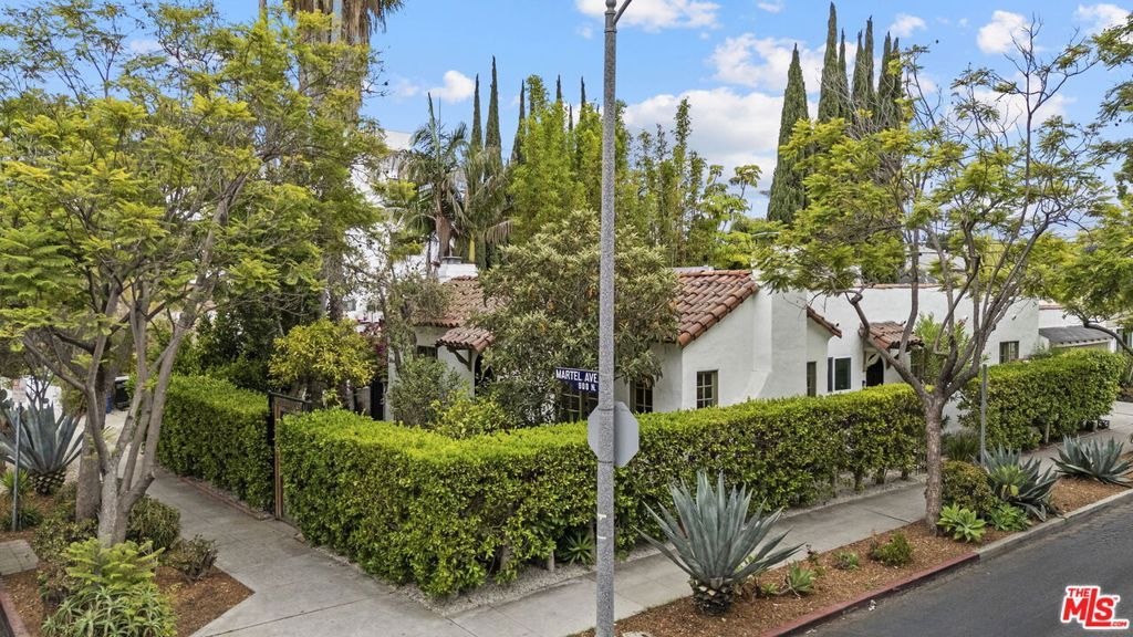 Photo of 953 N Martel Avenue, Los Angeles, CA 90046 (MLS # 25569531)