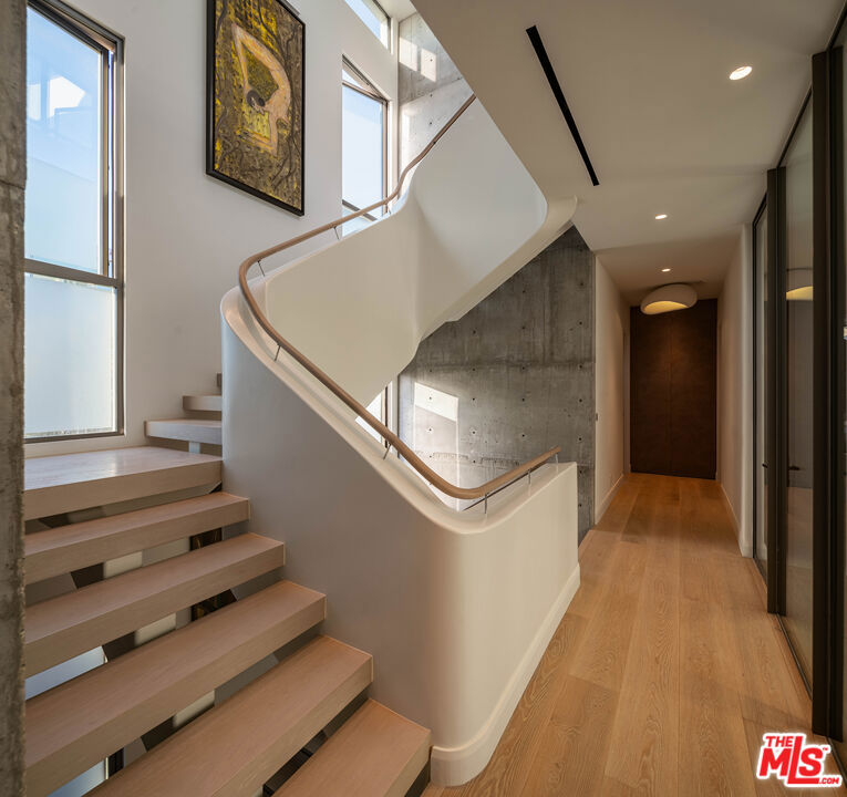 938 Palisades Beach Road